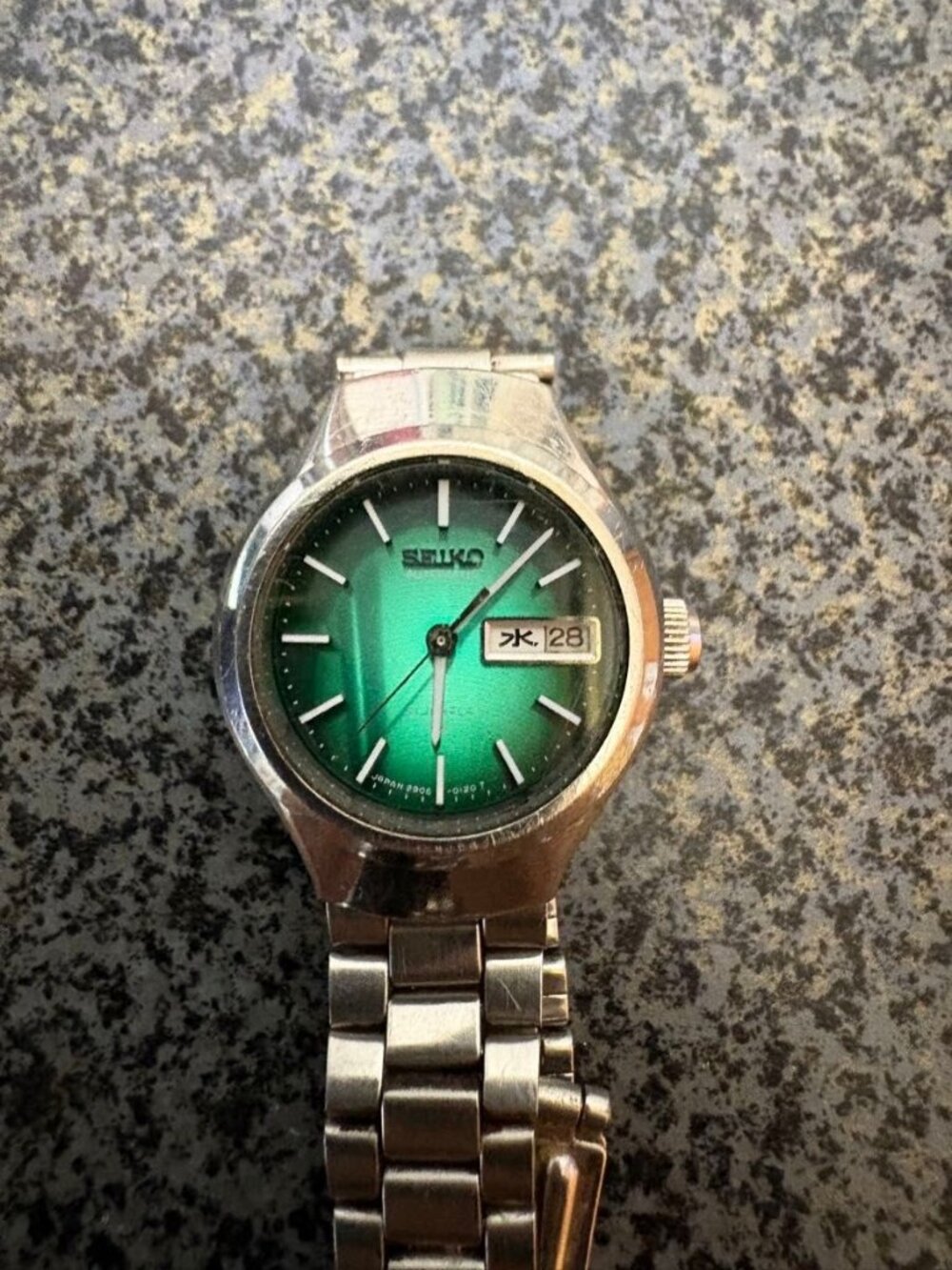 Vintage Seiko 5 Ladies Watch Automatic Green Sunburst JDM Kanji Day Date 2906